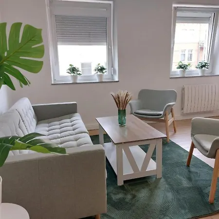 Platz Fuer Gruppen - 4 Schlafzimmer Mit Tv, Kueche, Bad